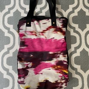 Lululemon gym bag with yoga mat slot